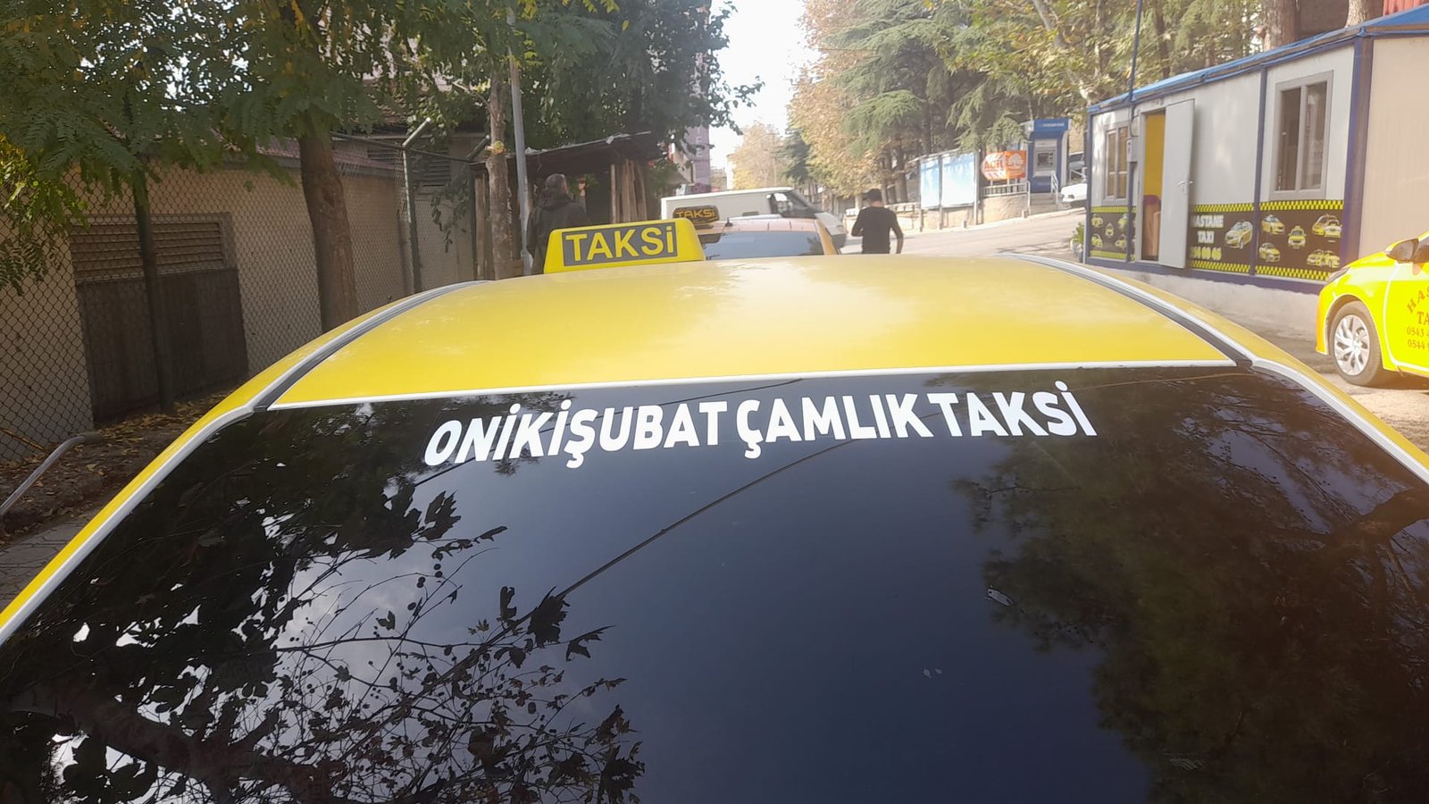 Onikişubat Çamlık Taksi yazılı araç camı, Kahramanmaraş